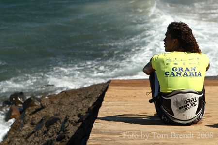 Pozo Gollito watching the scene