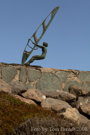 Pozo Windsurf monument
